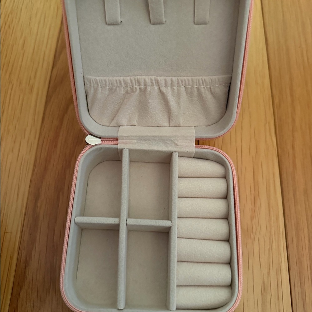 Zippered Personalized Michelle Pink Floral Zippered Mini Jewelry Case NWOT - Picture 2 of 4